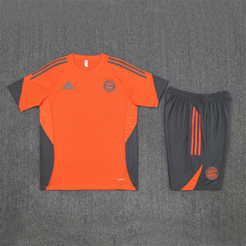 CAMISETA Y PANTALONES CORTOS PARA NIÑO BAYERN 25/26