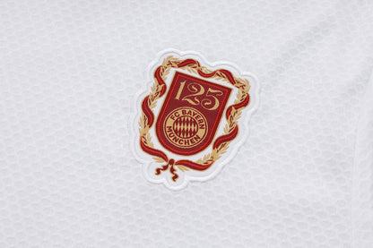 CAMISETA Y PANTALÓN CORTO ENTRENAMIENTO BAYERN 25/26