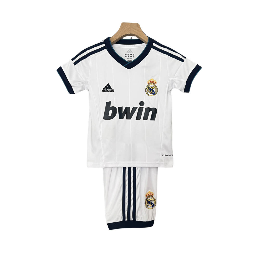 CAMISETA Y PANTALONES CORTOS NIÑOS REAL MADRID HOME RETRO 12/13