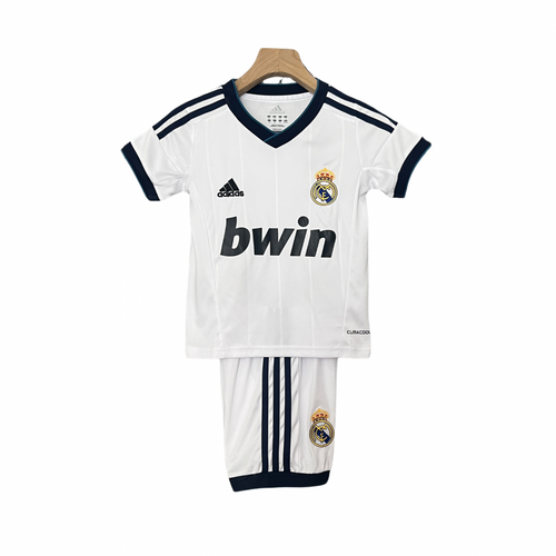 CAMISETA Y PANTALONES CORTOS NIÑOS REAL MADRID HOME RETRO 12/13