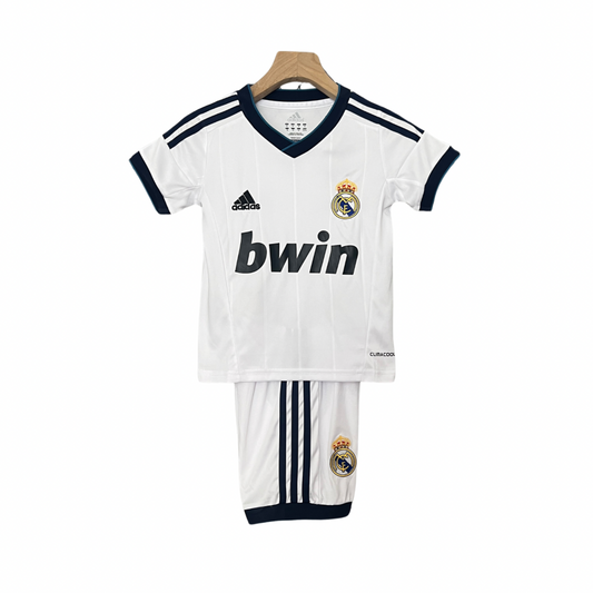 CAMISETA Y PANTALONES CORTOS NIÑOS REAL MADRID HOME RETRO 12/13