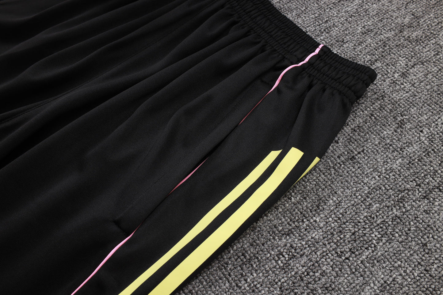 CAMISETA Y PANTALÓN CORTO ENTRENAMIENTO JUVENTUS 25/26