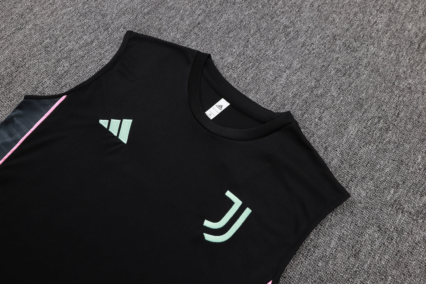 CAMISETA Y PANTALÓN CORTO ENTRENAMIENTO JUVENTUS 25/26
