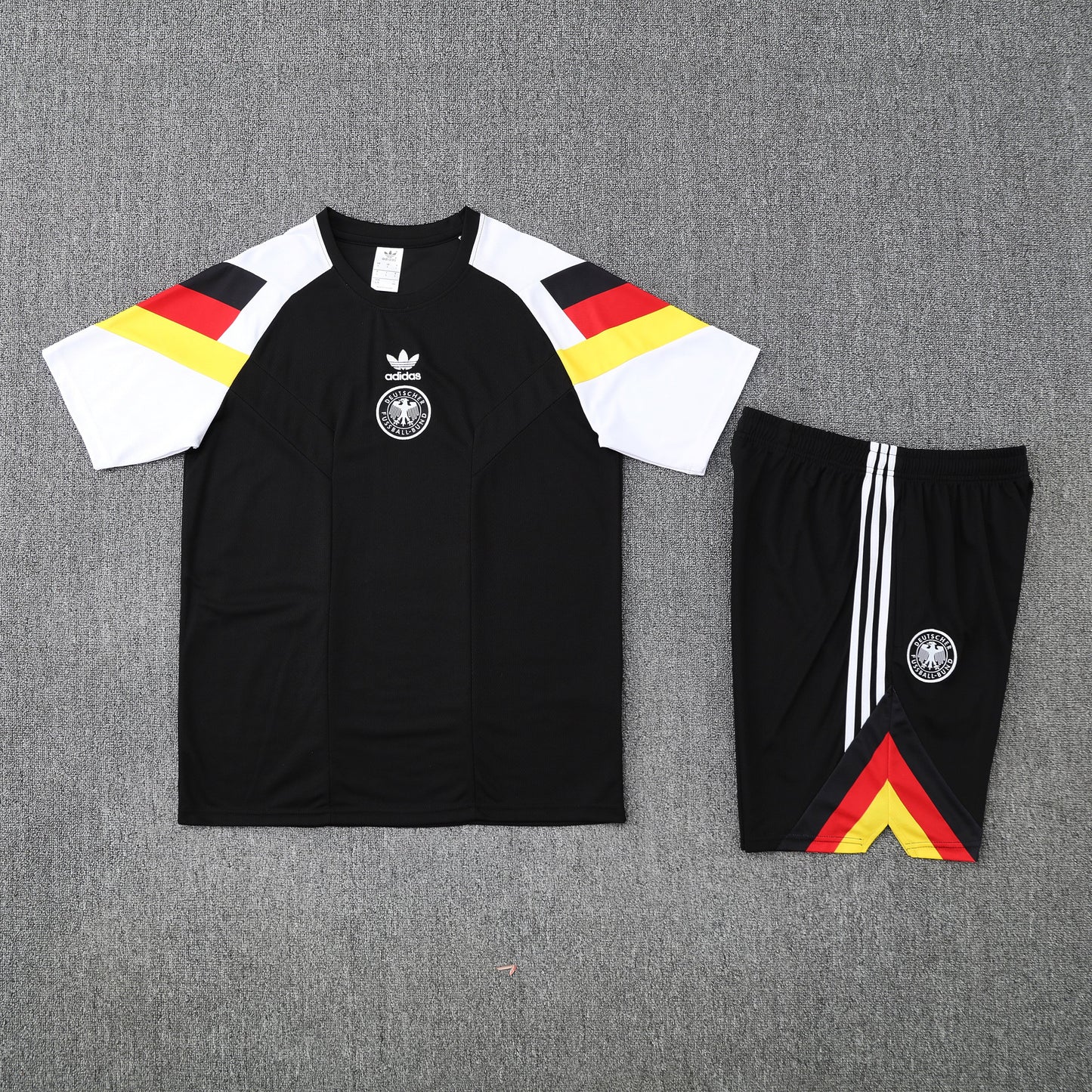 CAMISETA Y PANTALÓN CORTO ENTRENAMIENTO ALEMANIA 25/26