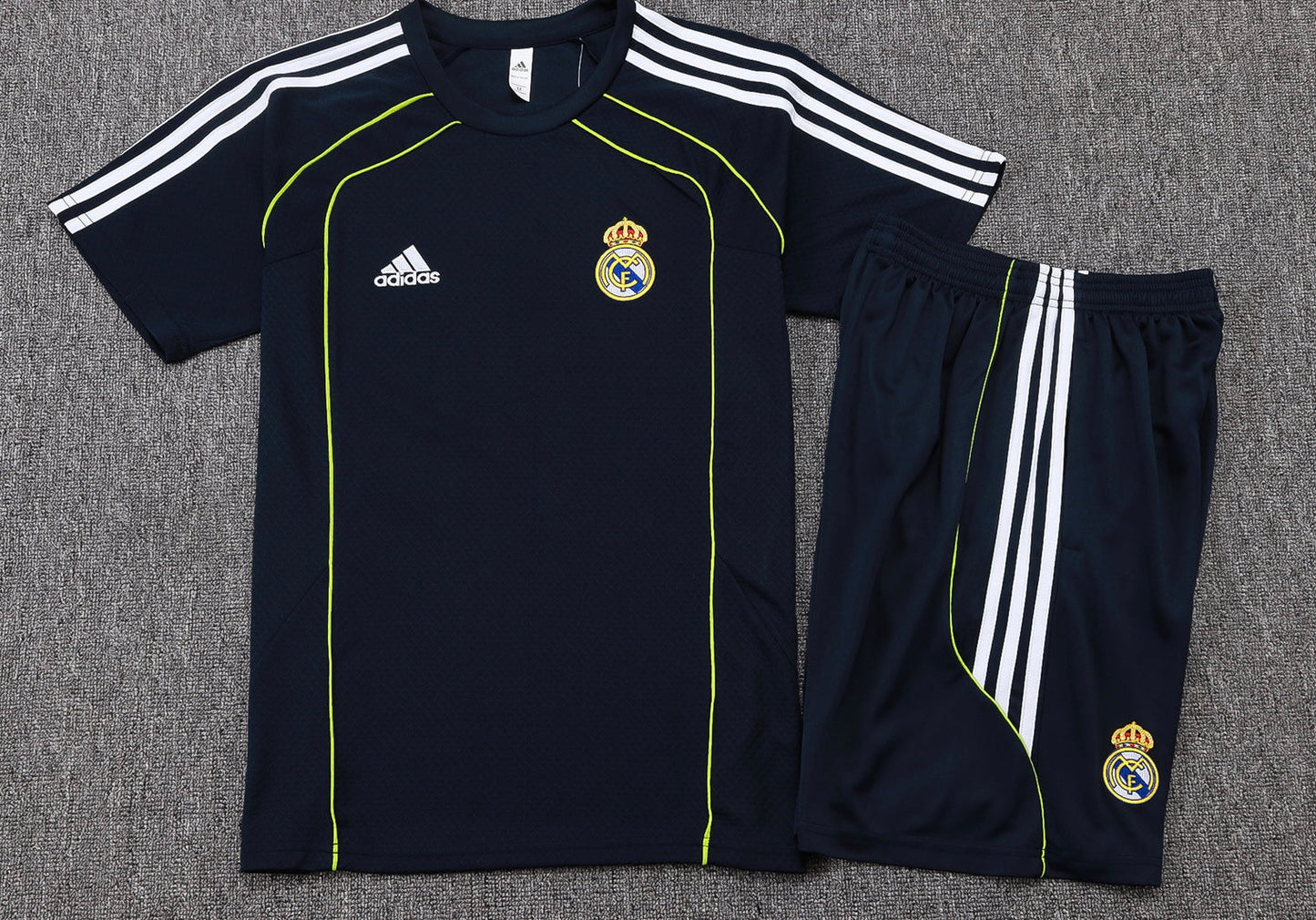CAMISETA Y PANTALÓN CORTO ENTRENAMIENTO REAL MADRID 25/26
