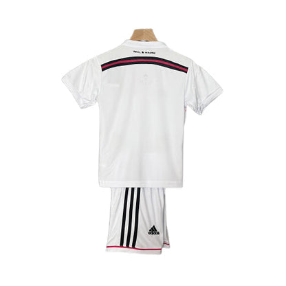 Camiseta y pantalón de fútbol Real Madrid blancos con detalles adidas, tienda Reino del Futbol