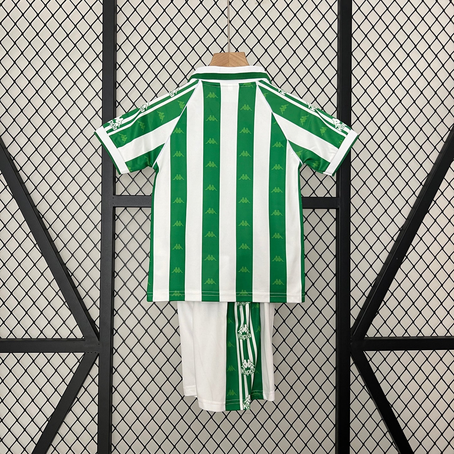 CAMISETA Y PANTALÓN CORTO NIÑO REAL BETIS HOME RETRO 95/97