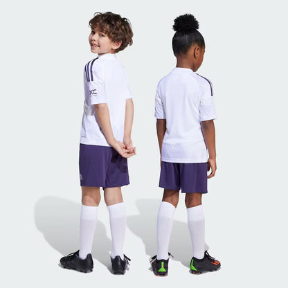 CAMISETA Y PANTALONES CORTOS PARA NIÑO MANCHESTER UNITED AWAY 25/26 - CON MEDIAS