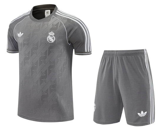 CAMISETA Y PANTALÓN CORTO ENTRENAMIENTO REAL MADRID 25/26