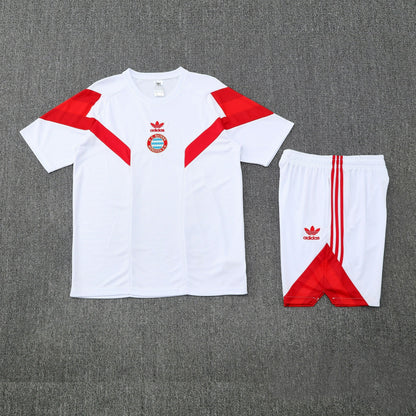 CAMISETA Y PANTALÓN CORTO ENTRENAMIENTO BAYERN 25/26