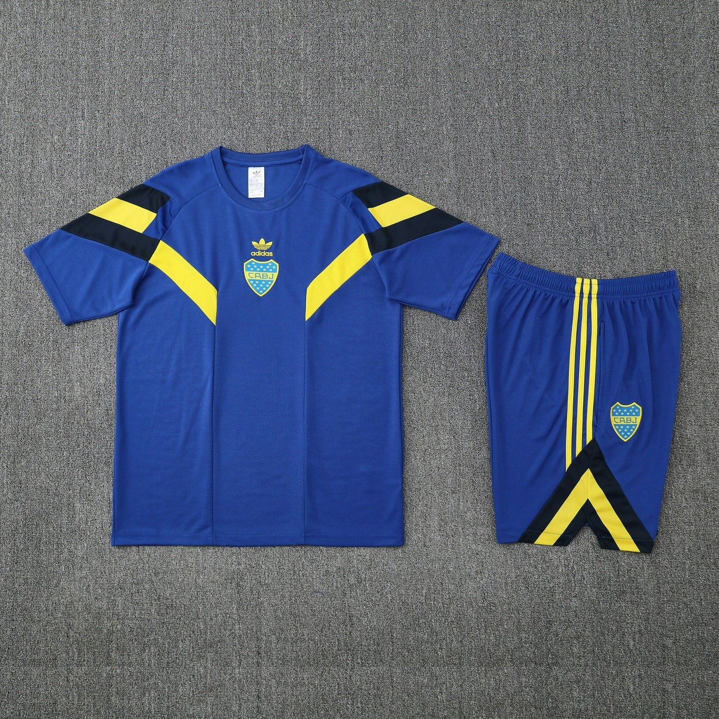 CAMISETA Y PANTALÓN CORTO ENTRENAMIENTO BOCA JUNIORS 25/26