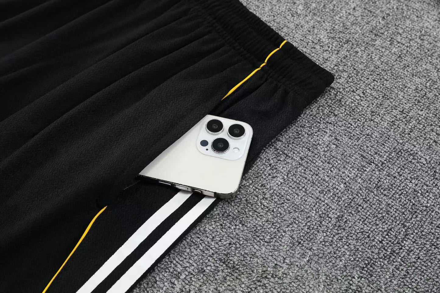 CAMISETA Y PANTALÓN CORTO ENTRENAMIENTO REAL MADRID 25/26