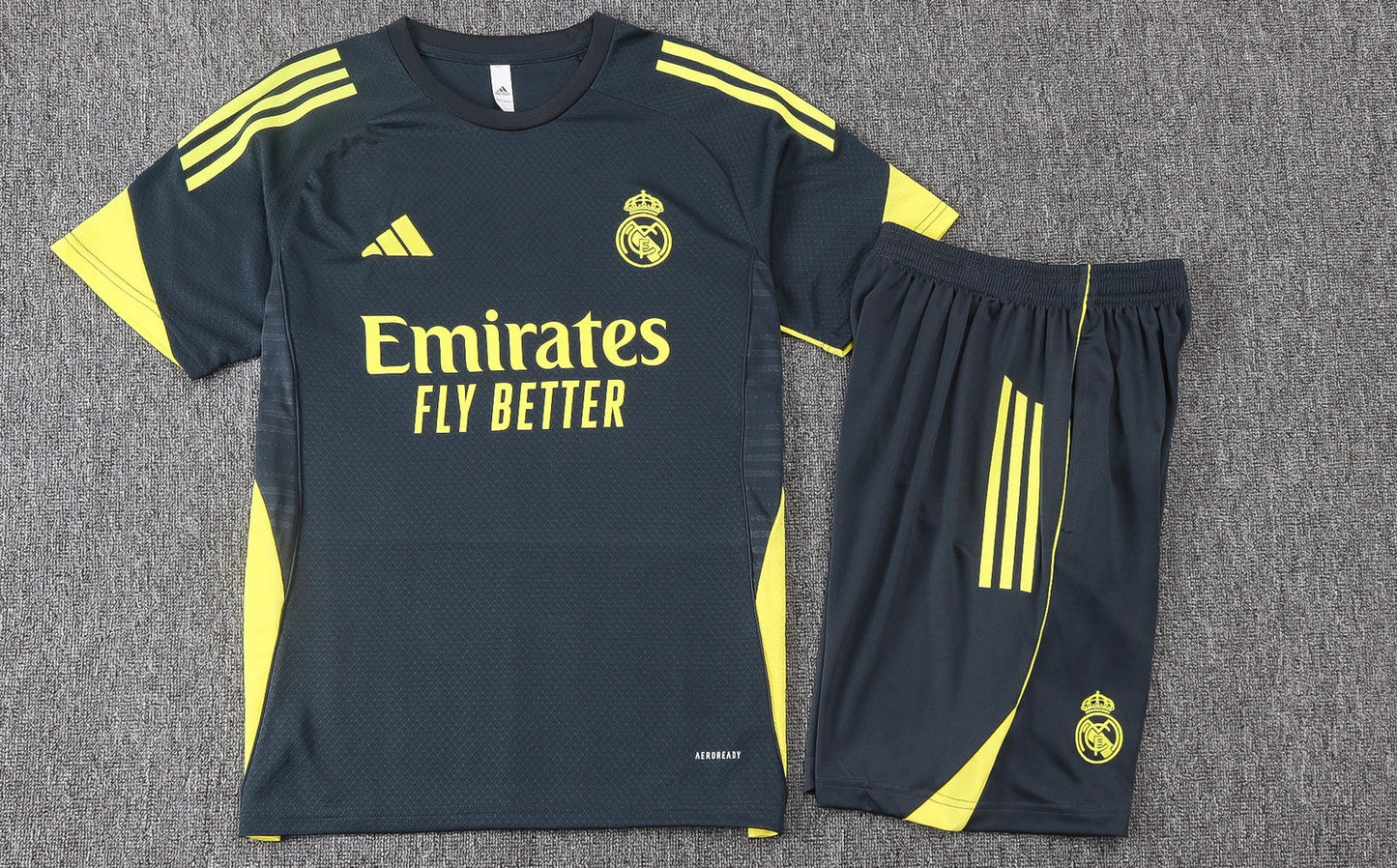 CAMISETA Y PANTALÓN CORTO ENTRENAMIENTO REAL MADRID 25/26