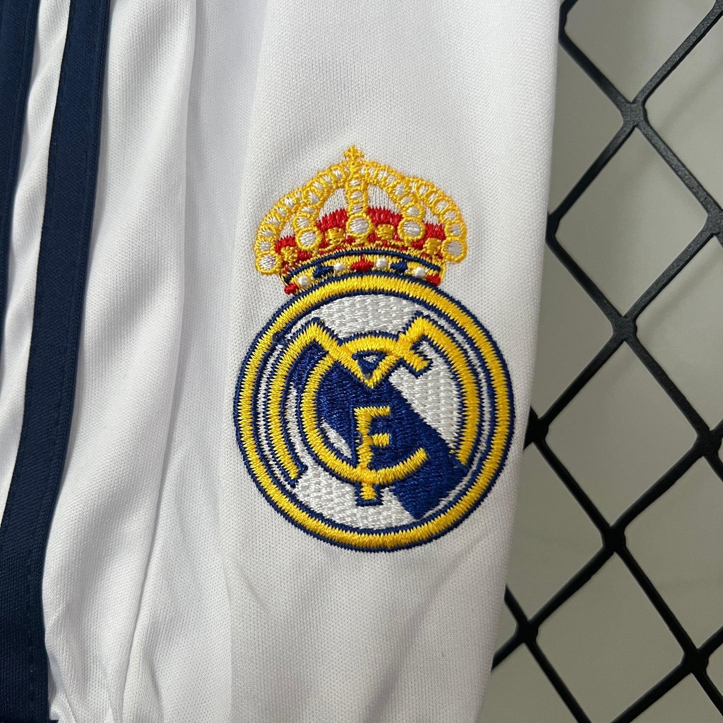 CAMISETA Y PANTALONES CORTOS NIÑOS REAL MADRID HOME RETRO 12/13
