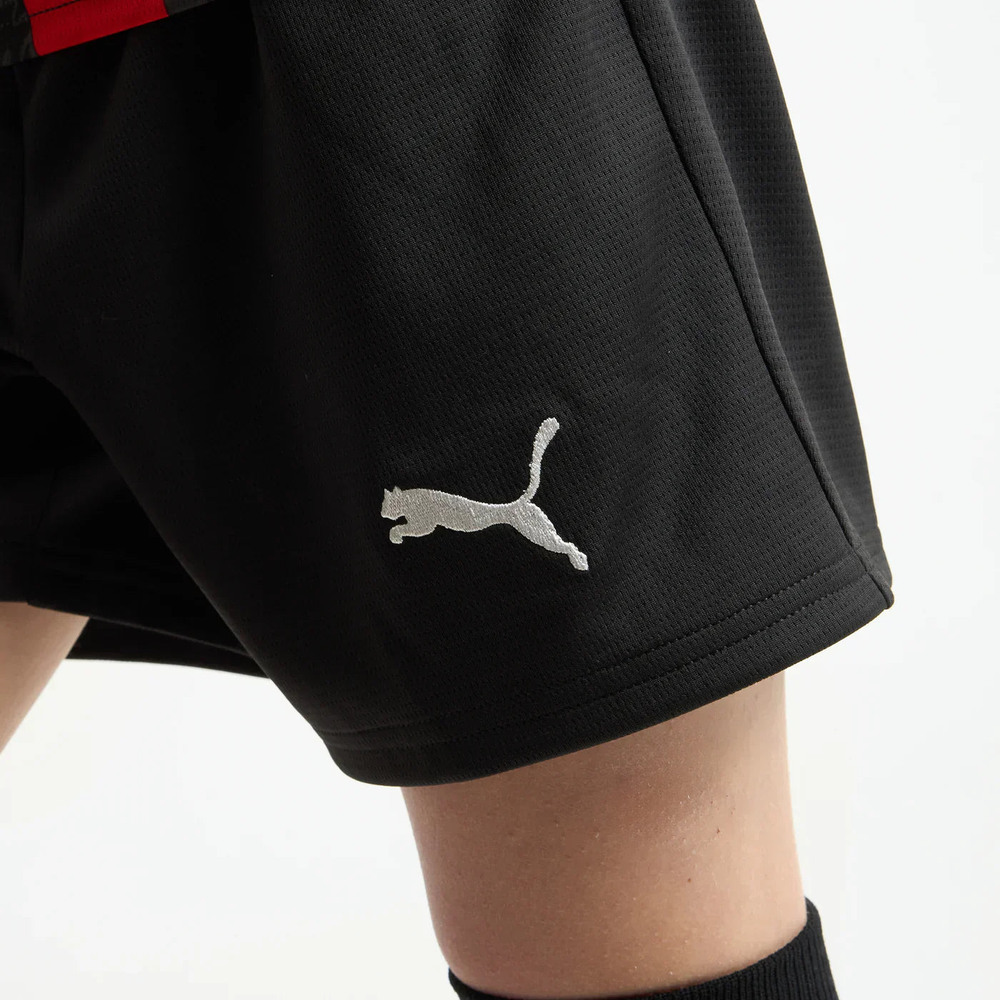 CAMISETA Y PANTALON CORTO PARA NIÑO AC MILAN HOME 25/26 - CON MEDIAS