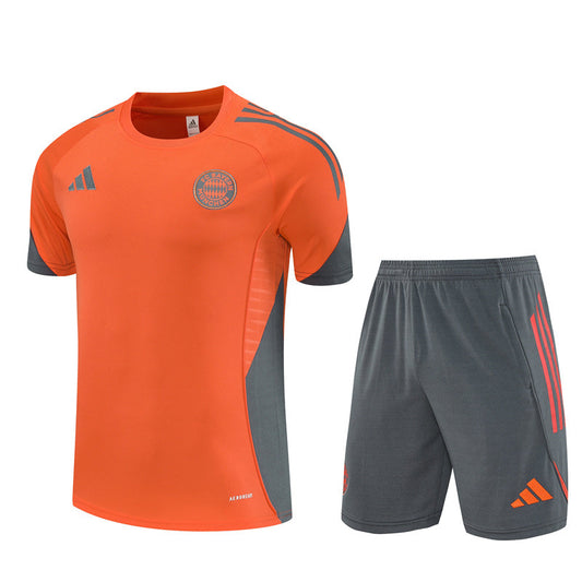 CAMISETA Y PANTALÓN CORTO ENTRENAMIENTO BAYERN 25/26