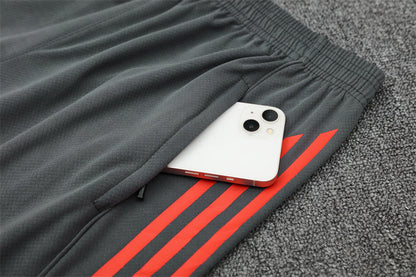 CAMISETA Y PANTALONES CORTOS PARA NIÑO BAYERN 25/26