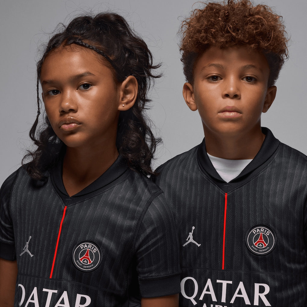 CAMISA E PANTALONES CORTOS PARA NIÑOS PSG JORDAN FOURTH 25/26 - CON MEDIAS
