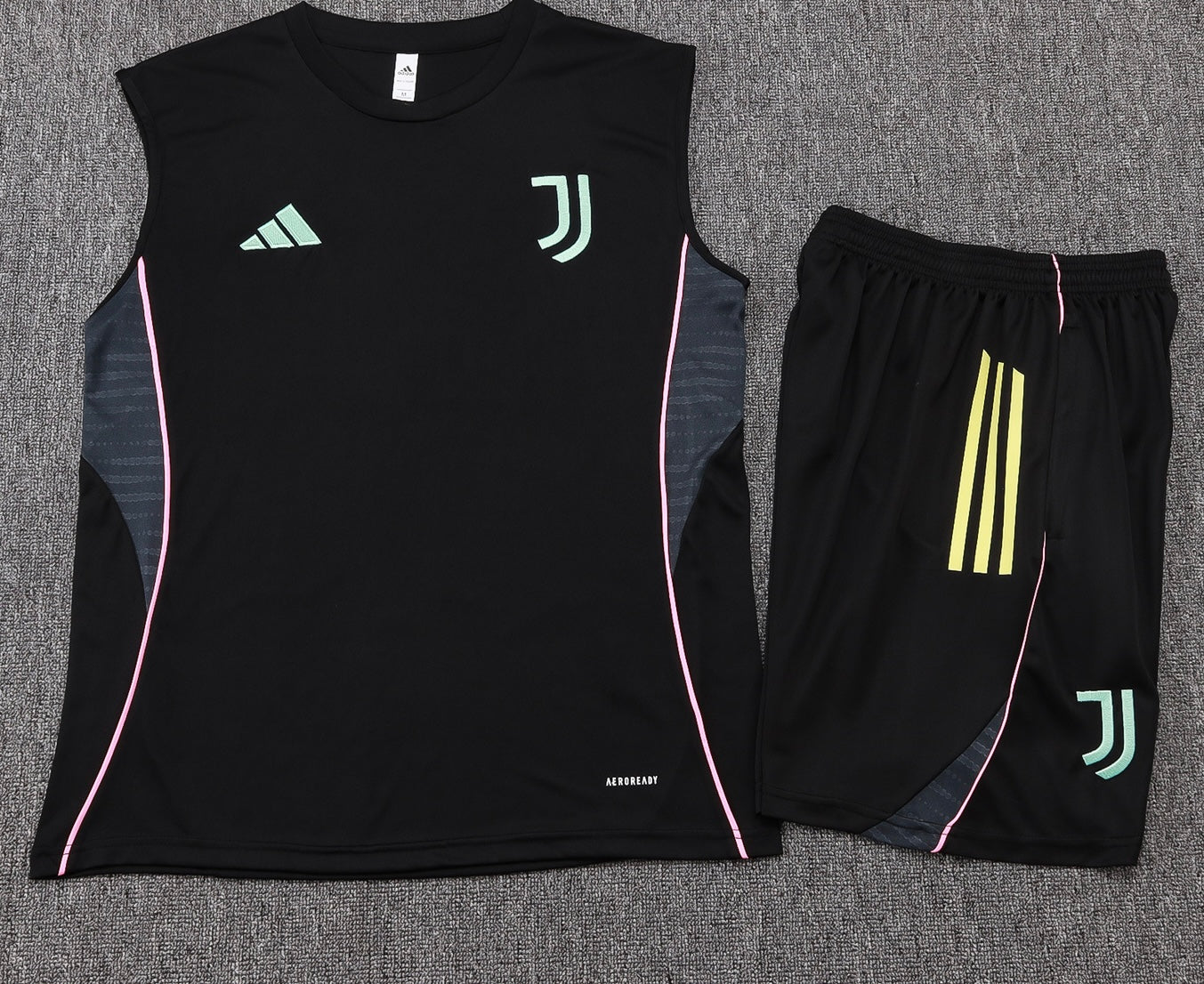 CAMISETA Y PANTALÓN CORTO ENTRENAMIENTO JUVENTUS 25/26