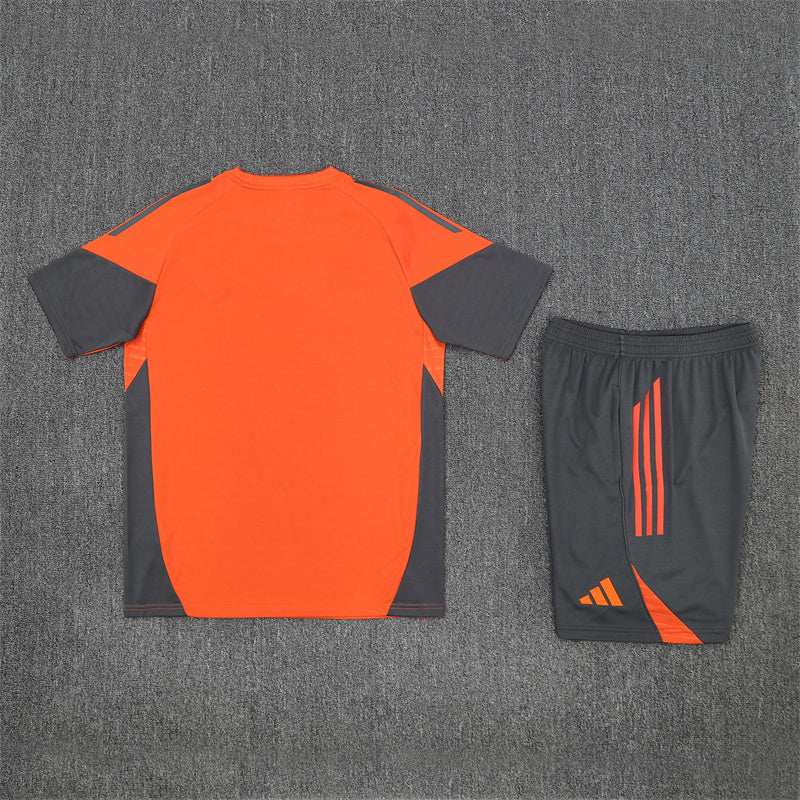 CAMISETA Y PANTALÓN CORTO ENTRENAMIENTO BAYERN 25/26