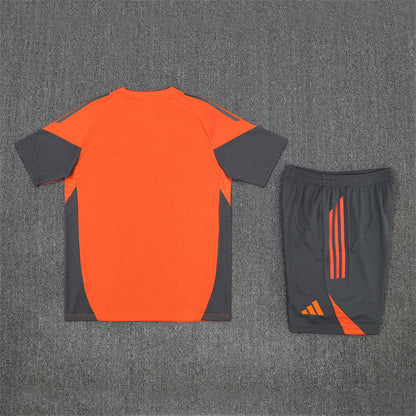 CAMISETA Y PANTALÓN CORTO ENTRENAMIENTO BAYERN 25/26