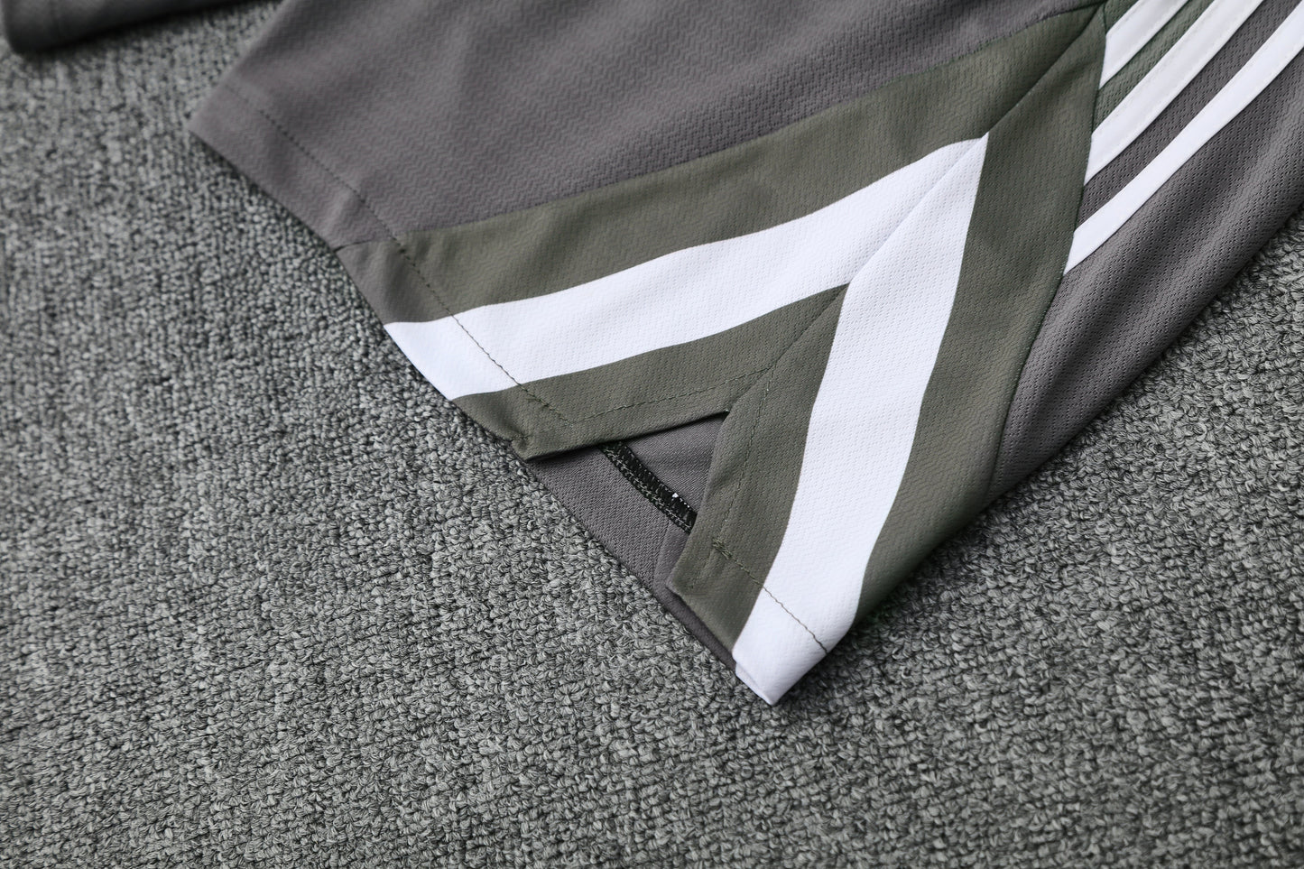 CAMISETA Y PANTALÓN CORTO ENTRENAMIENTO REAL MADRID 25/26