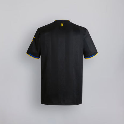 CAMISETA Y PANTALONES CORTOS PARA NIÑO MANCHESTER UNITED THIRD 25/26 - CON MEDIAS