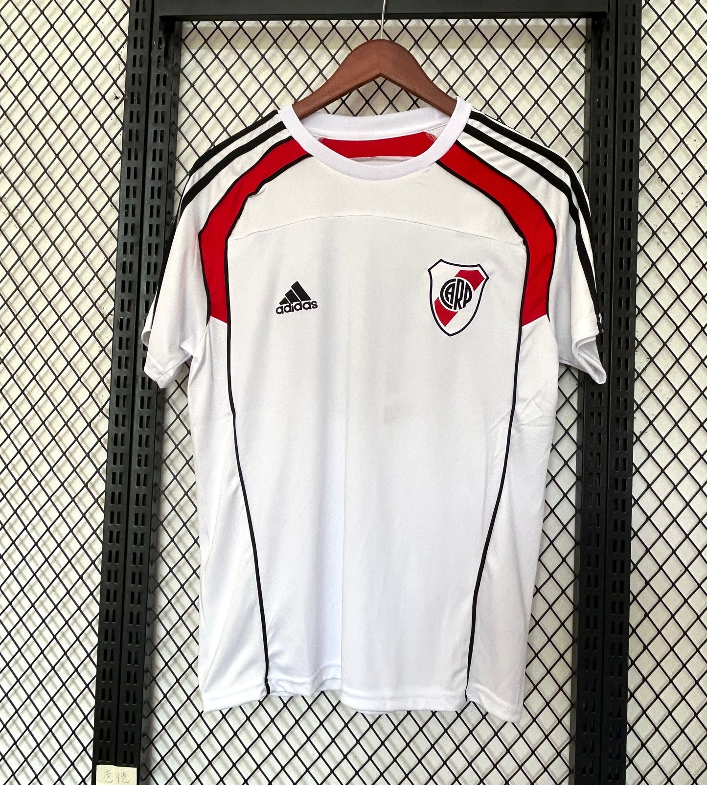 CAMISETA RIVER PLATE PRE-ENTRENAMIENTO 25/26