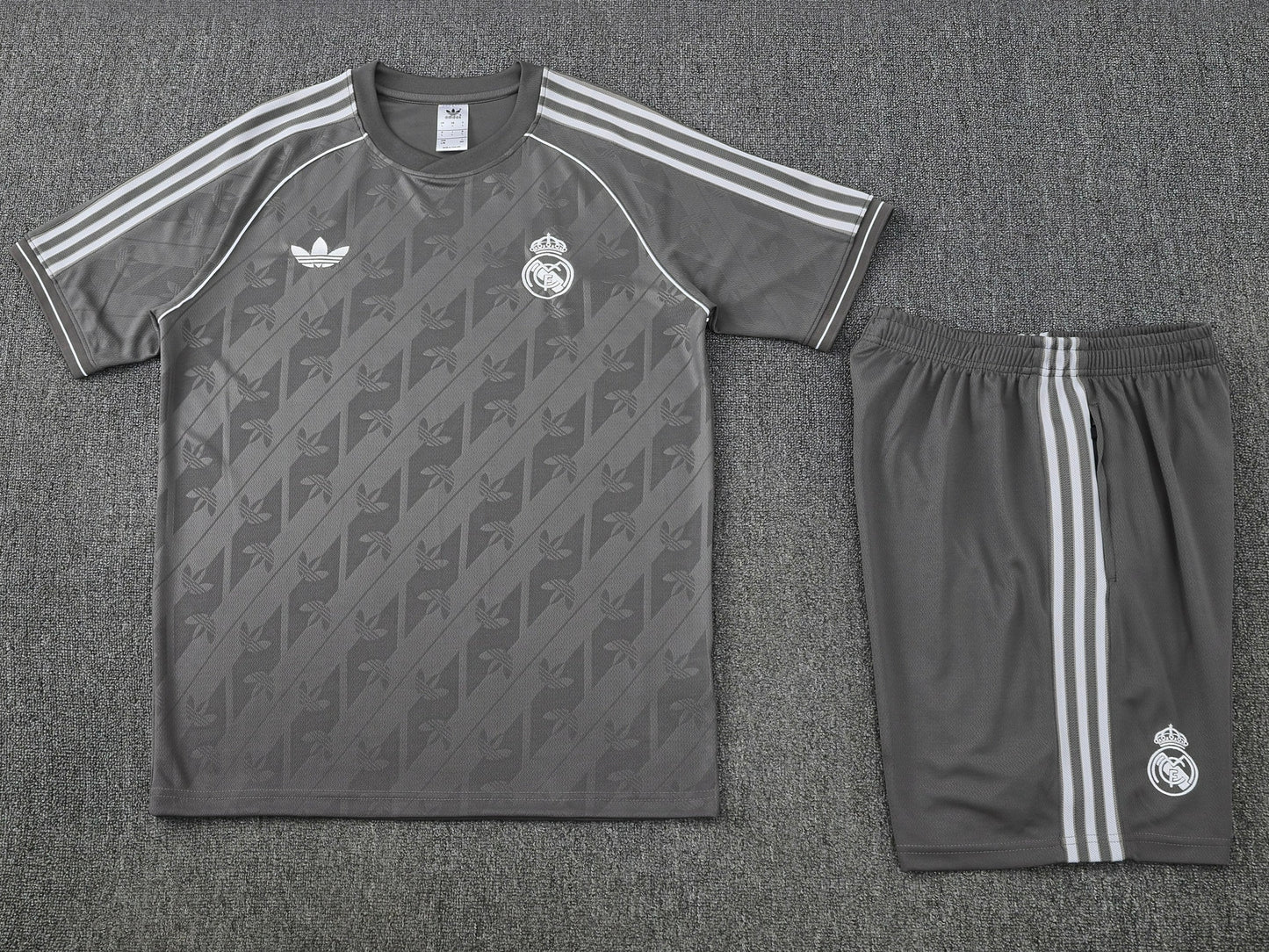CAMISETA Y PANTALÓN CORTO ENTRENAMIENTO REAL MADRID 25/26