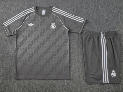 CAMISETA Y PANTALÓN CORTO ENTRENAMIENTO REAL MADRID 25/26