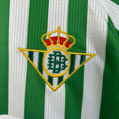 CAMISETA Y PANTALÓN CORTO NIÑO REAL BETIS 25/26 FINAL UEFA CONFERENCE LEAGUE