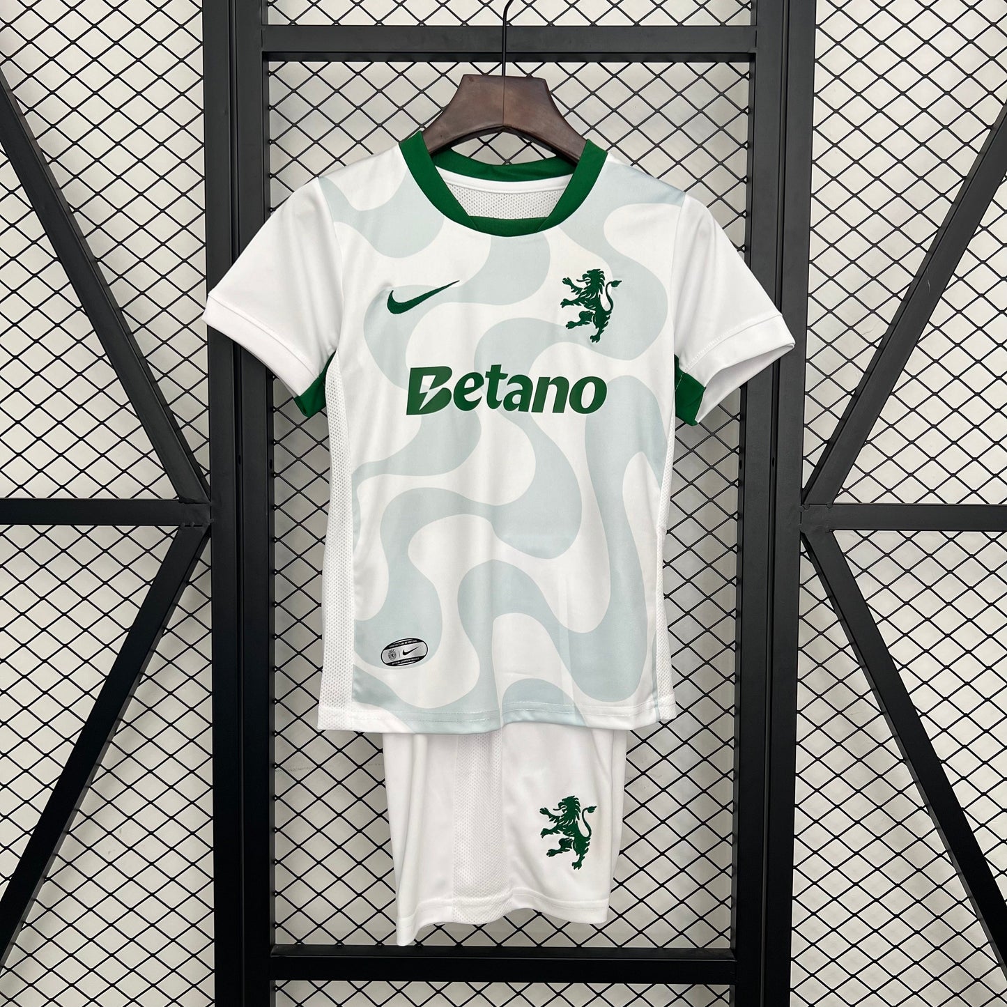 CAMISETA Y PANTANOLES CORTOS NIÑO SPORTING AWAY 25/26