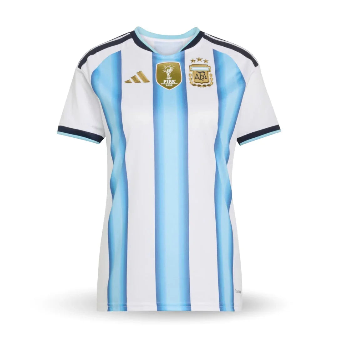Camiseta Argentina 2026 mujer, blanca y celeste con escudo AFA y logo FIFA, Reino del Futbol