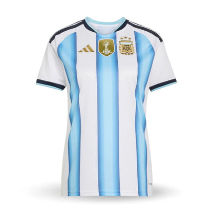 Camiseta Argentina 2026 mujer, blanca y celeste con escudo AFA y logo FIFA, Reino del Futbol