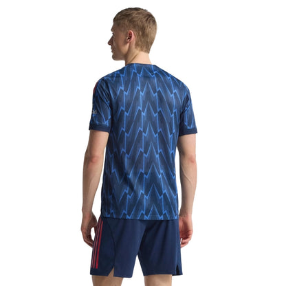 Camiseta Arsenal 25/26 de visitante azul con diseño de rayos, vista trasera, Reino del Futbol