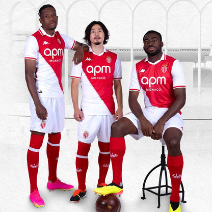 Jugadores con la camiseta AS Monaco 2024/25 local, fondo claro, Reino del Futbol.