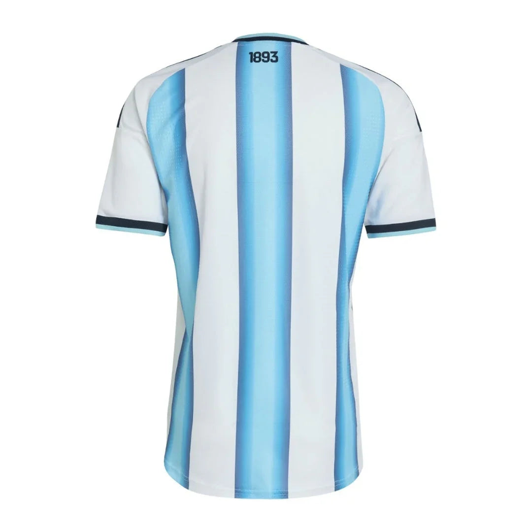 Camiseta Argentina 2026 local vista trasera, rayas celestes y blancas, tienda Reino del Futbol