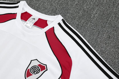 CAMISETA Y PANTALÓN CORTO ENTRENAMIENTO RIVER PLATE 25/26