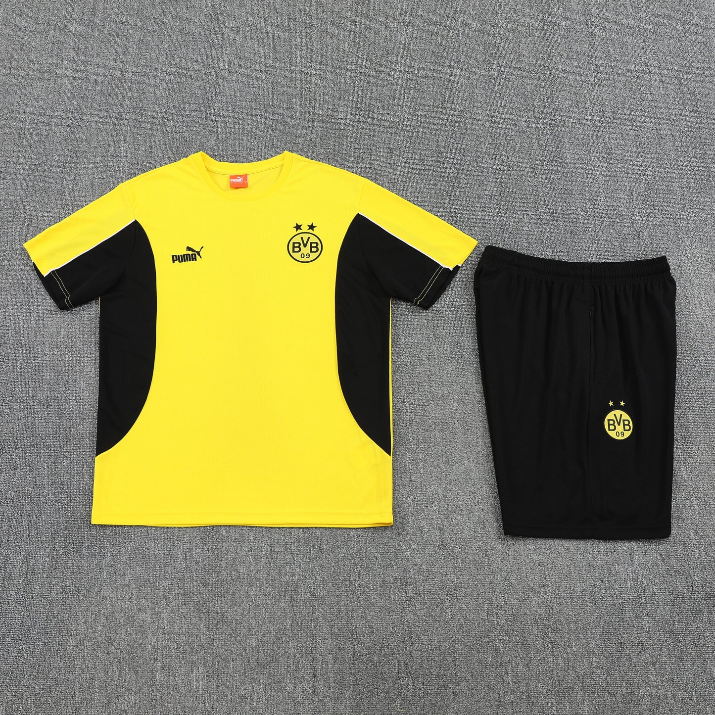 CAMISETA Y PANTALÓN CORTO ENTRENAMIENTO BORUSSIA DORTMUND 25/26