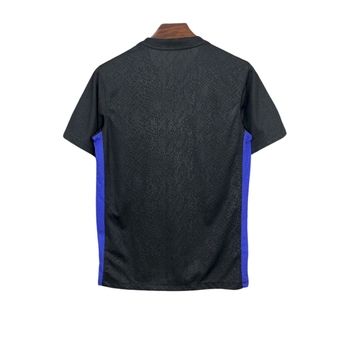 Camiseta de fútbol negra con detalles azul marino, vista trasera, Reino del Futbol