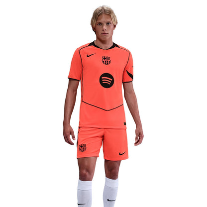 Camiseta Barcelona III 25/26 color naranja con logo Nike y escudo, moda futbol Reino del Futbol