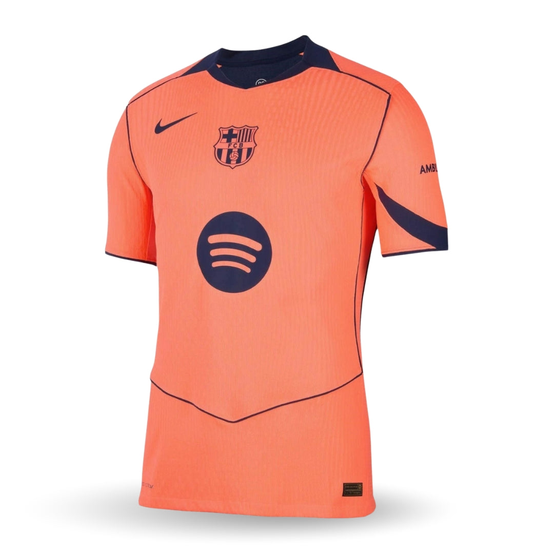 Camiseta FC Barcelona 2025 naranja versión jugador, escudo y logo Nike visibles.