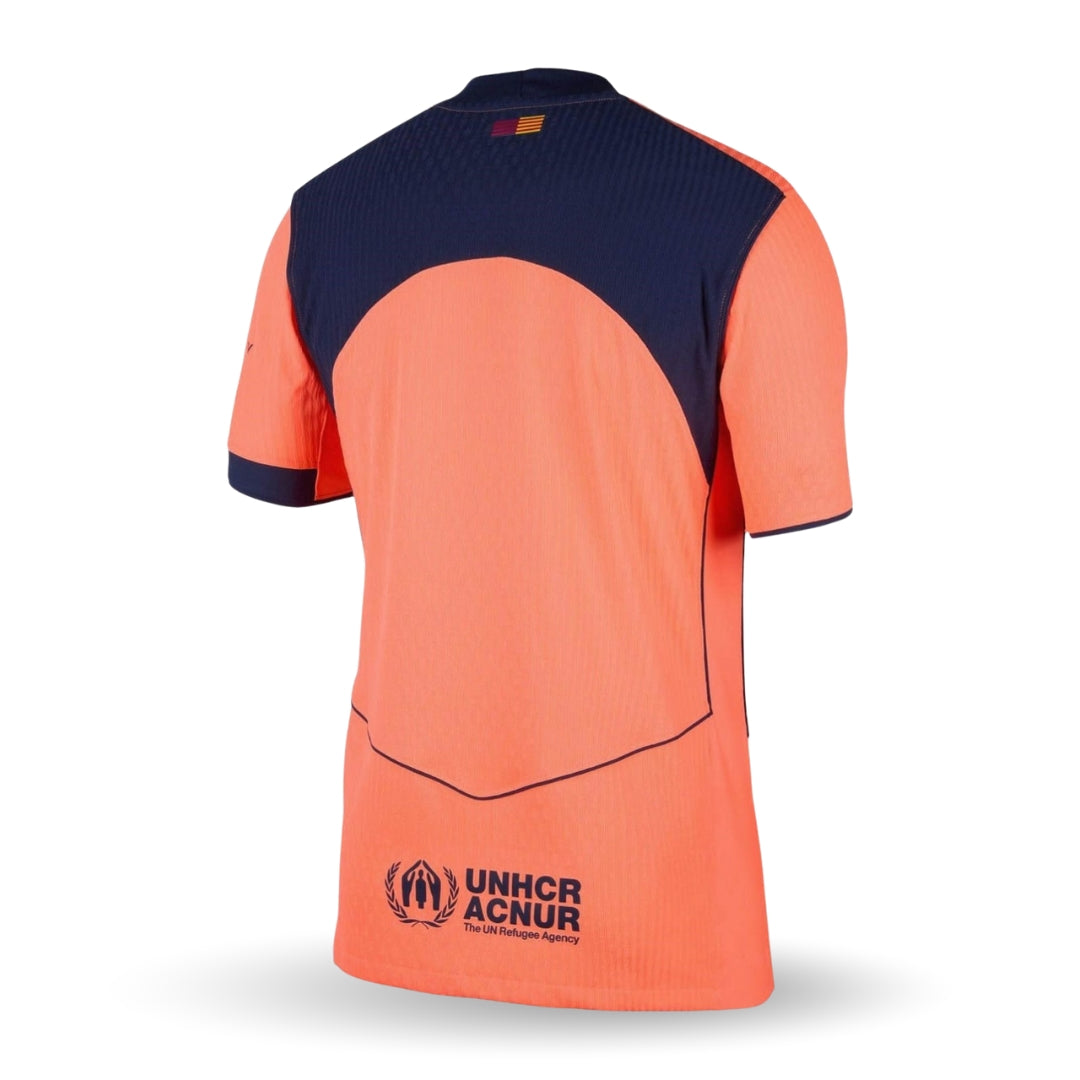 Camiseta Barcelona 2025 jugador versión, color coral y azul marino, logo UNHCR ACNUR