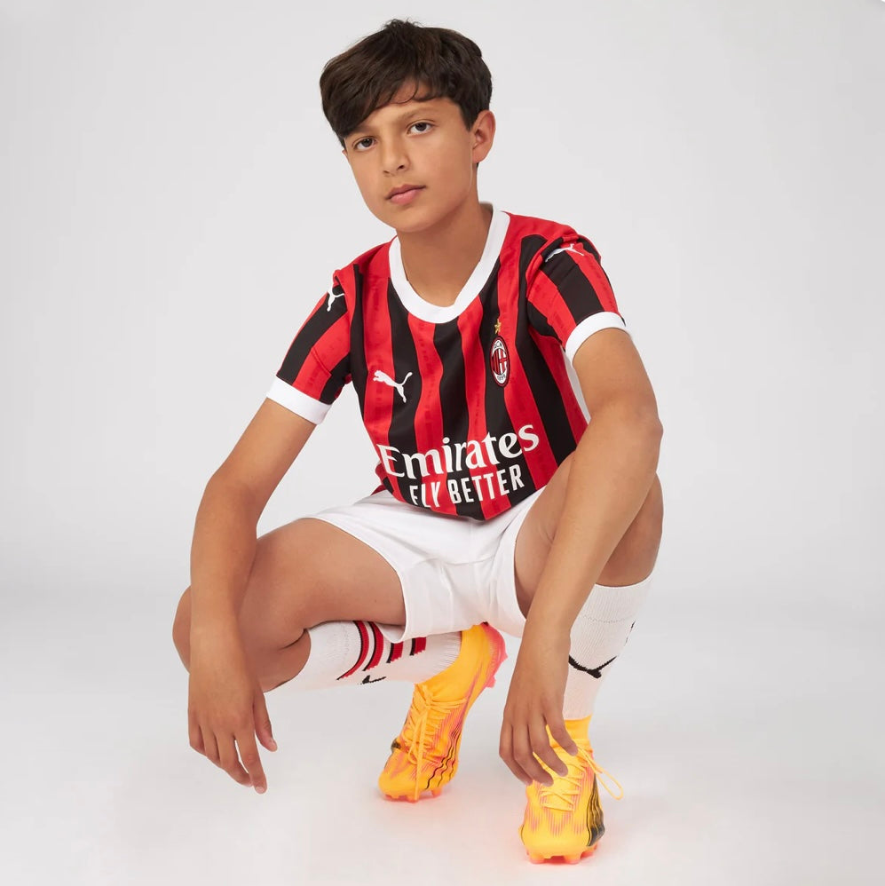 CAMISETA Y PANTALON CORTO PARA NIÑO AC MILAN HOME 24/25