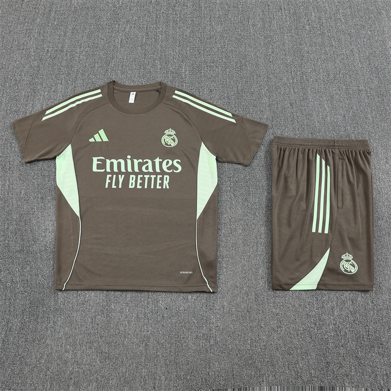 CAMISETA Y PANTALÓN CORTO ENTRENAMIENTO REAL MADRID 25/26