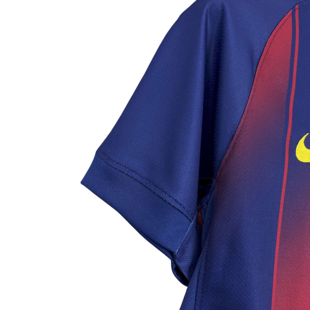 Camiseta Barcelona local azulgrana con logo Nike amarilla, detalle manga, Reino del Futbol