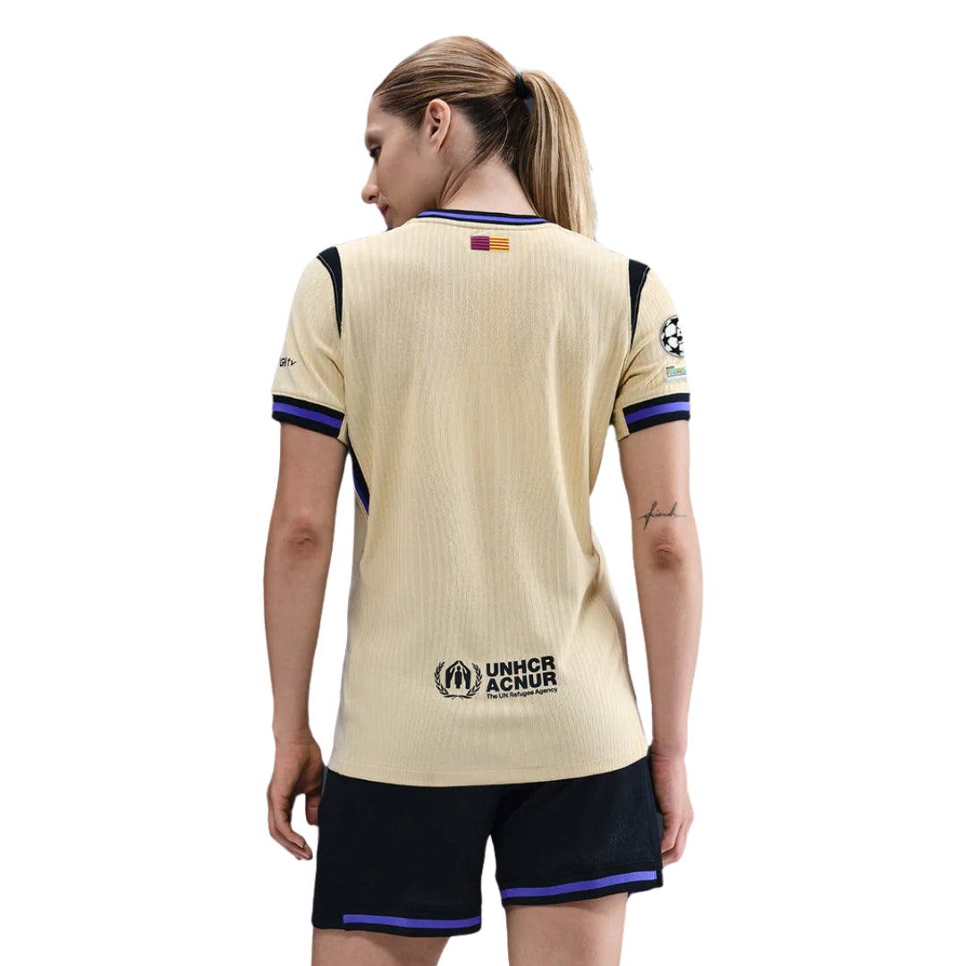 Camiseta mujer Barcelona 2025-26 away color beige, vista trasera, Reino del Futbol