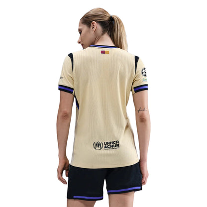 Camiseta mujer Barcelona 2025-26 away color beige, vista trasera, Reino del Futbol