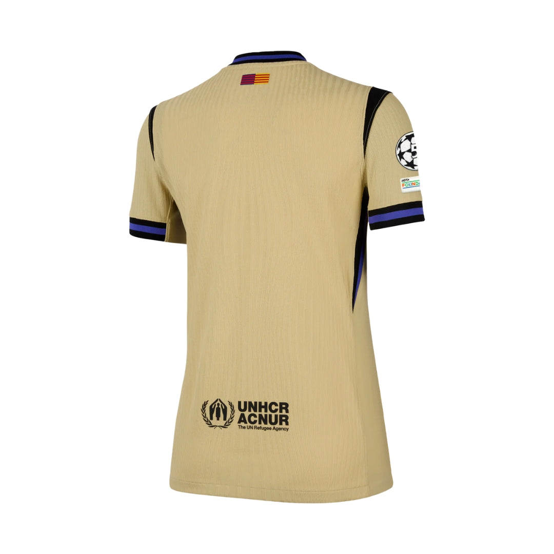 Camiseta de fútbol Barcelona mujer away 2024 beige con logos UNHCR y bandera, Reino del Futbol
