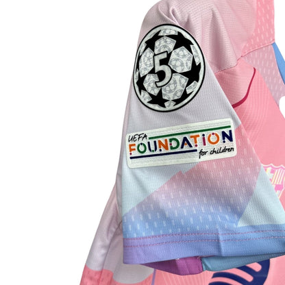 Manga de camiseta Barcelona 2025/26 edición especial rosa con parches Champions League y UEFA Foundation